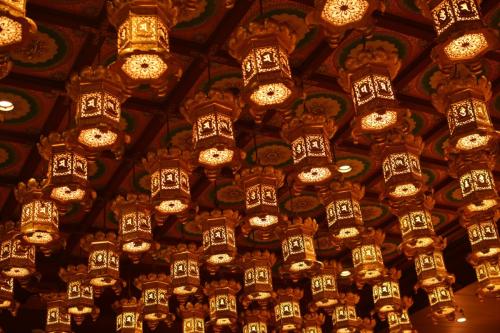 The hanging lights at the Buddha Temple.